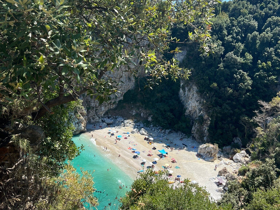 Fakistra Beach-Mouresi必去景点
