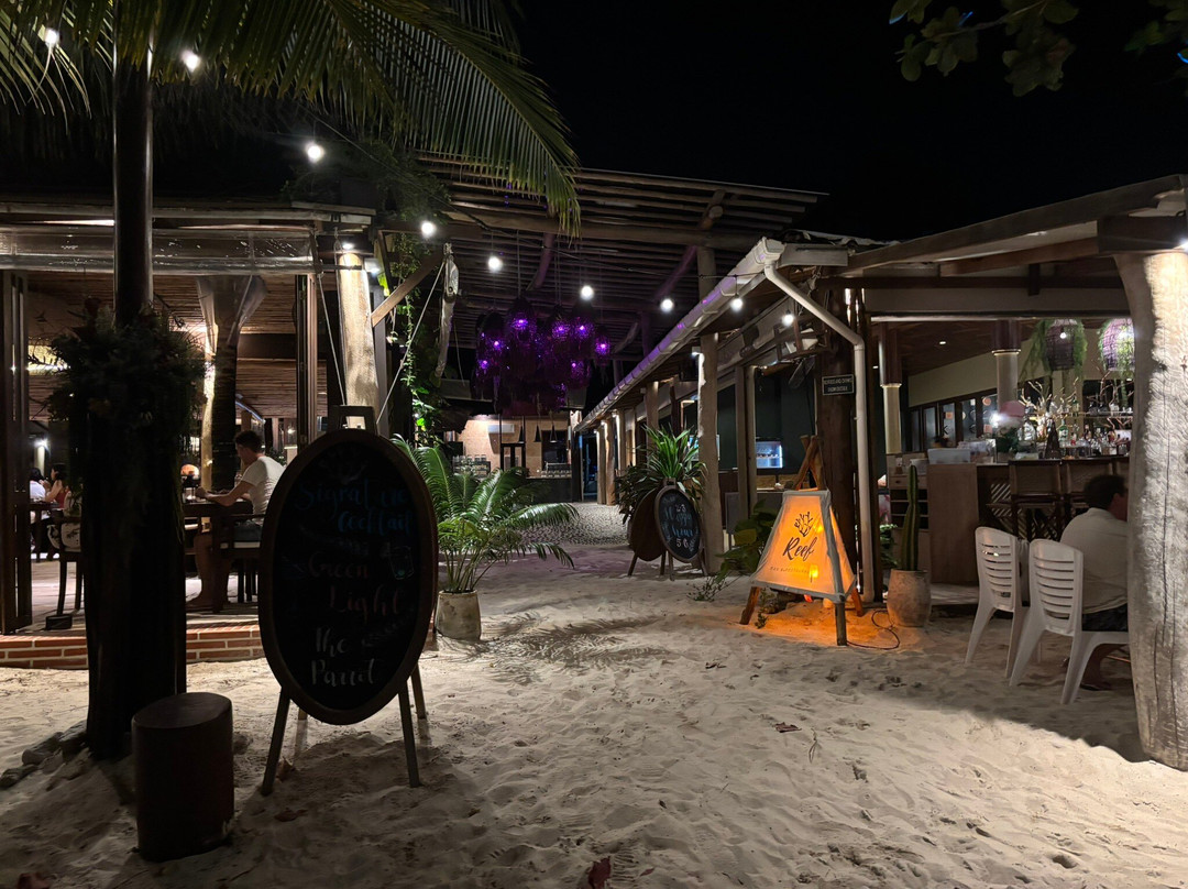 Reef Bar & Restaurant