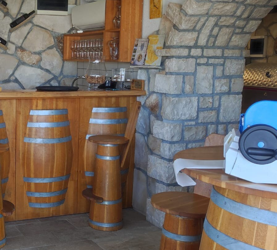 Lovrić Winery-伦巴达必去景点