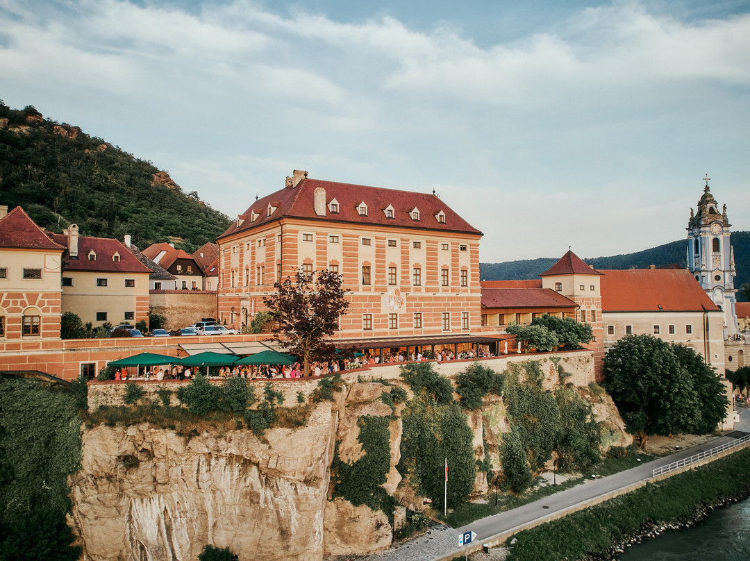 施洛斯迪恩施泰因酒店主图