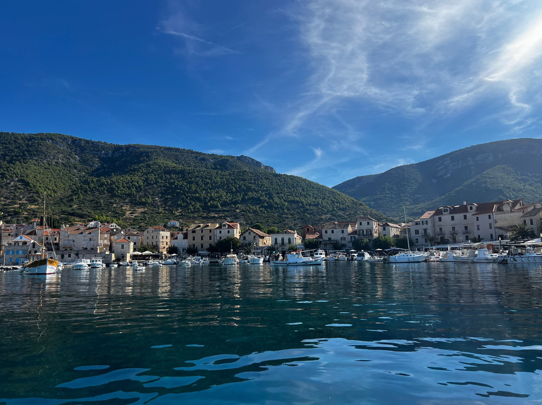 Providenca Charter and Travel-特罗吉尔必去景点