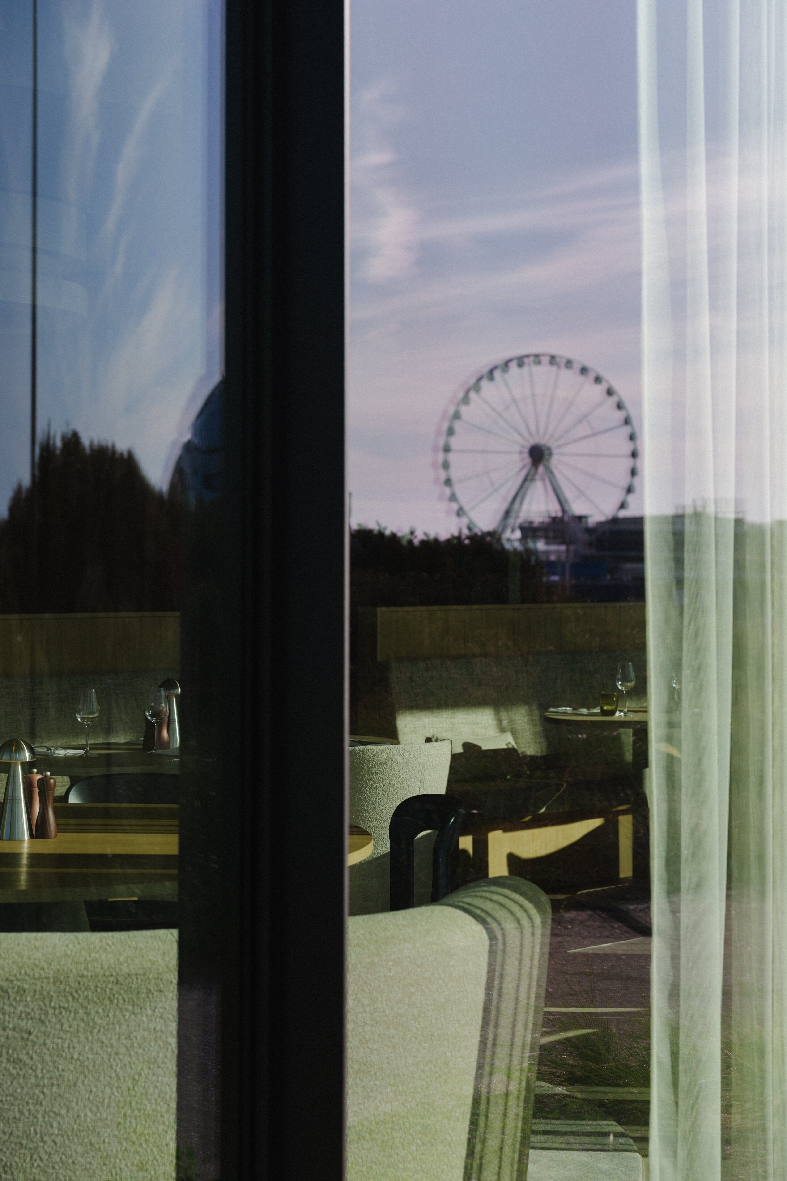 Carlton Beach-官方