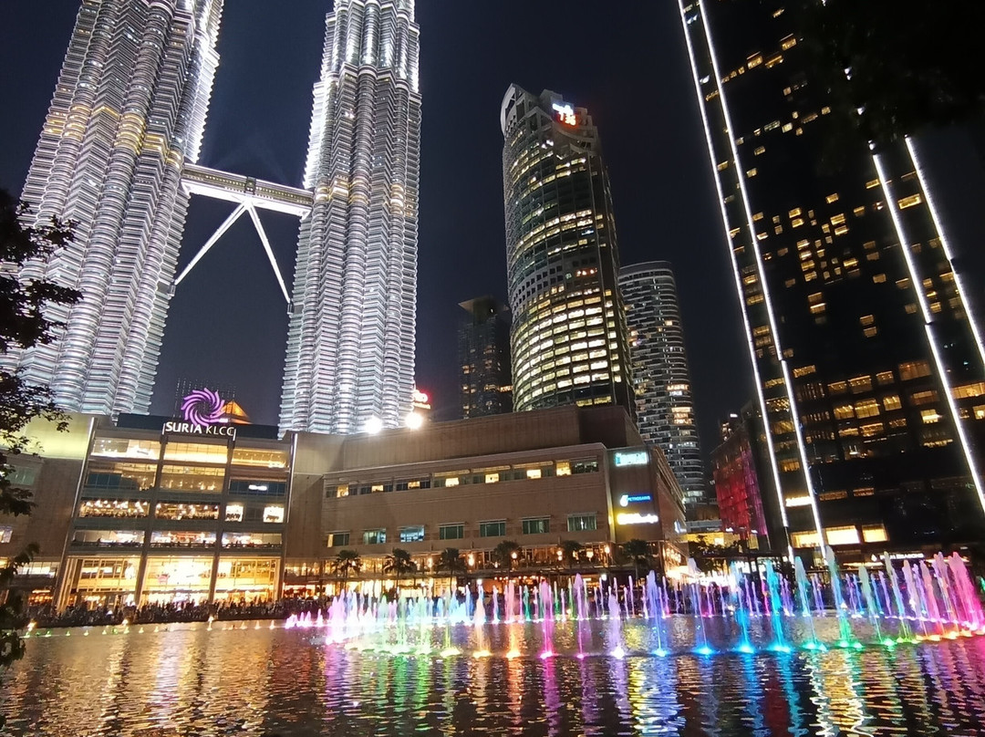 幻彩湖喷泉秀-吉隆坡必去景点