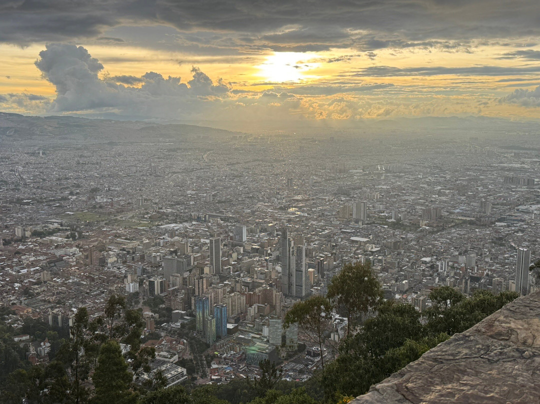 Iglesia Basilica del Señor de Monserrate-波哥大必去景点