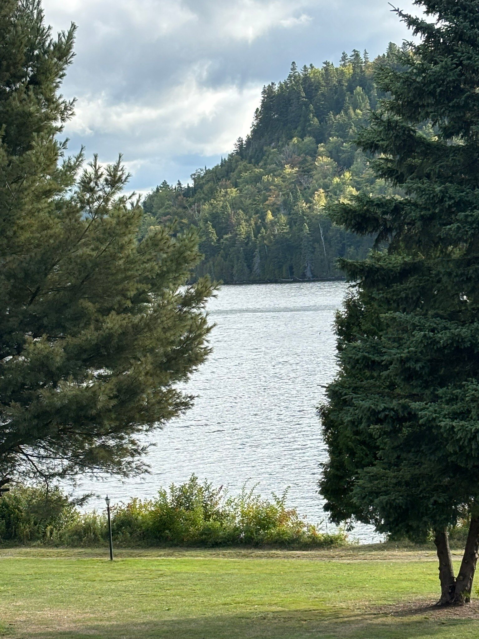 Auberge du Lac-a-l'Eau-Claire-官方