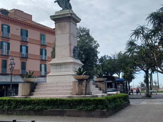 Monumento ai Caduti-斯塔比亚海堡必去景点