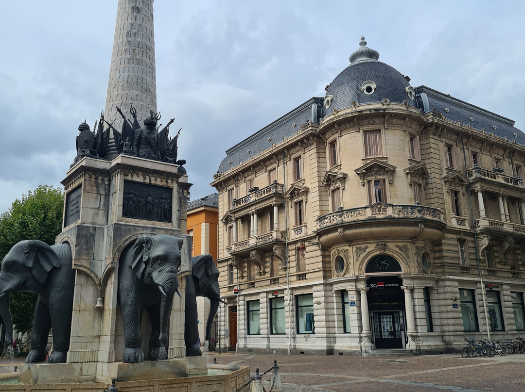 La Fontaine des Elephants (Fountain of Elephants)-尚贝里必去景点