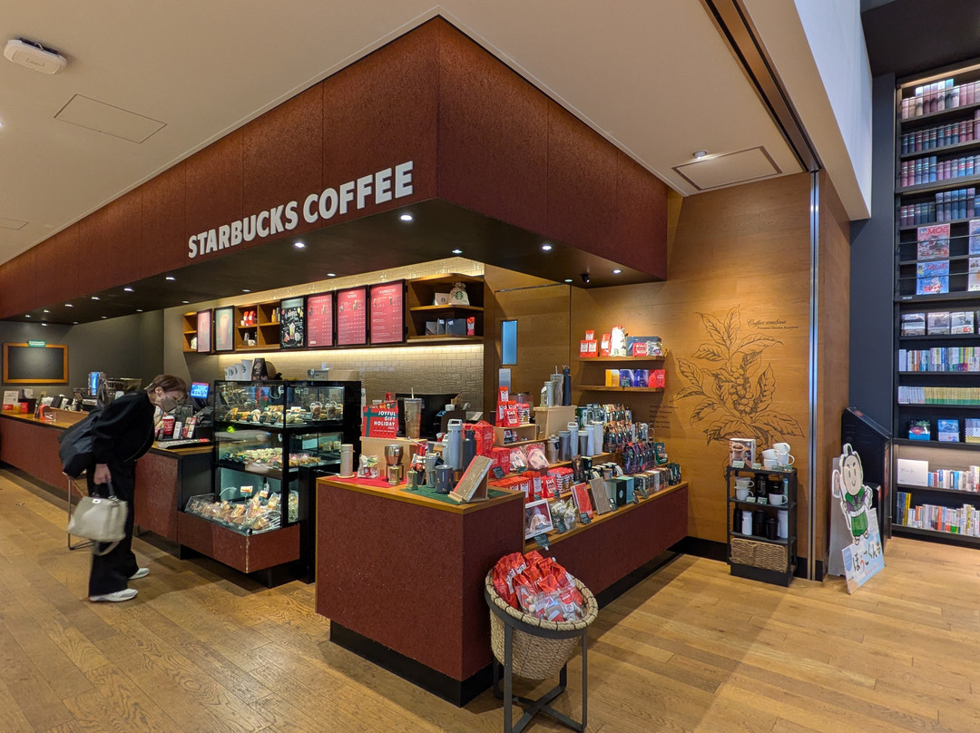 スターバックス 蔦屋書店 高梁市図書館店