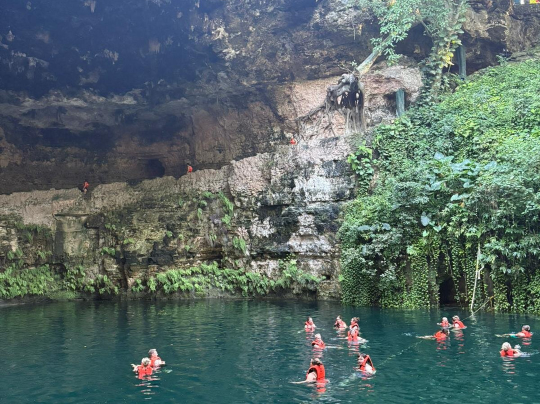 Cenote Zaci-巴利亚多利德必去景点