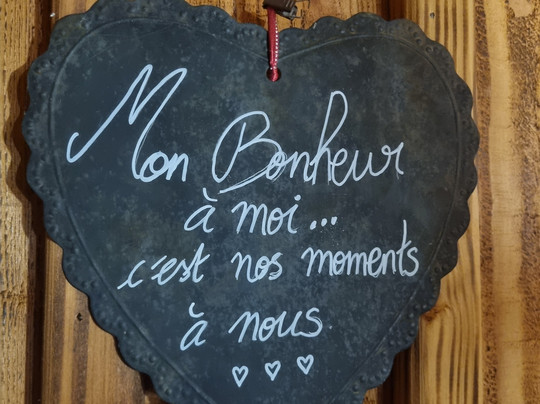 雷福奇酒店主图