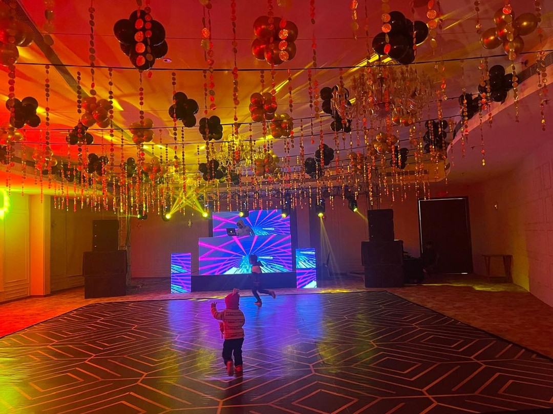 The Stellar Gymkhana主图