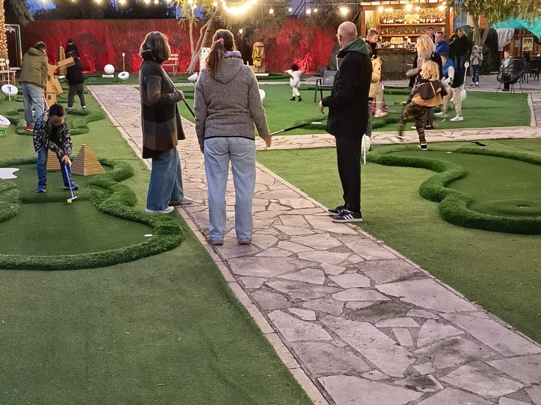 Putt Putt Mini Golf And Garden Bar-Oroklini必去景点