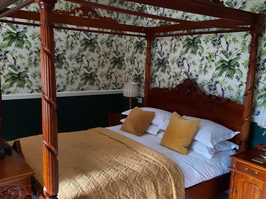 West Layton Manor主图