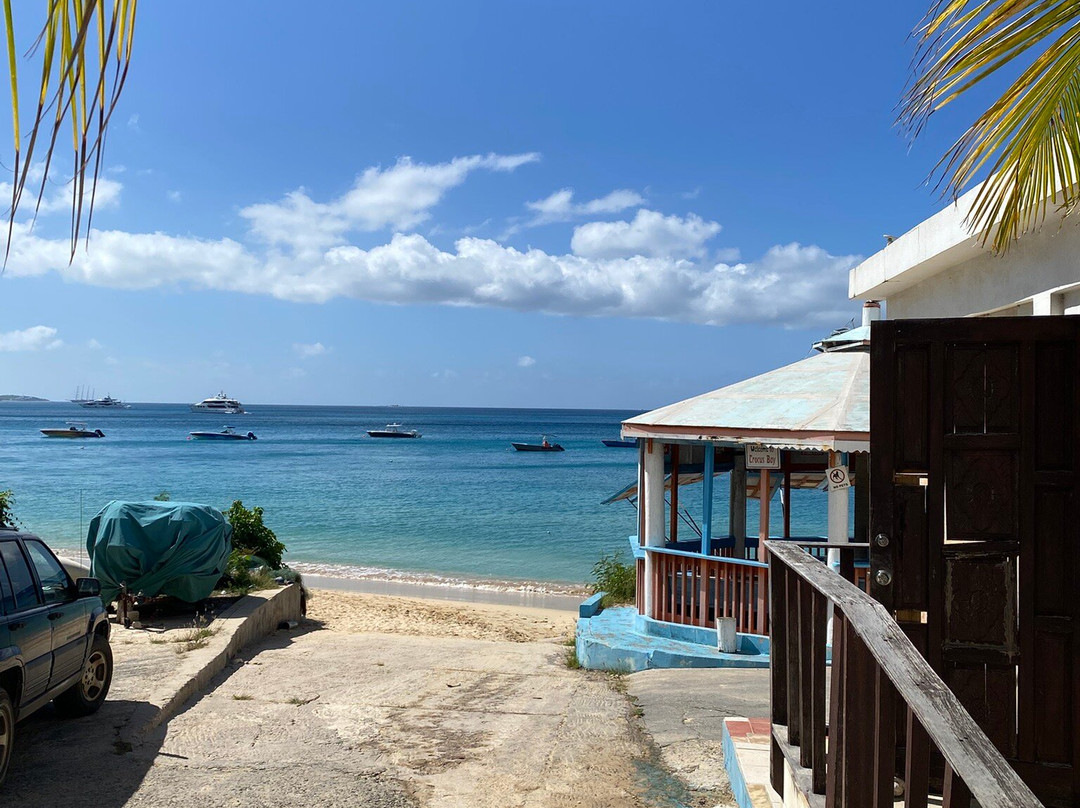 Crocus Bay Beach-The Valley必去景点