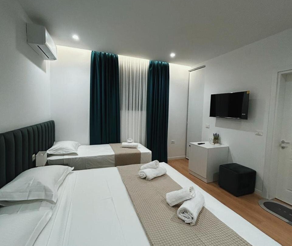 Clinton Tirana Inn