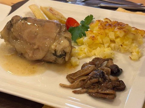 齐末尼酒店主图