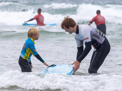 Stoked Surf School-佩伦波思必去景点