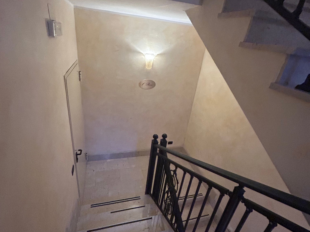 华伦天奴酒店主图