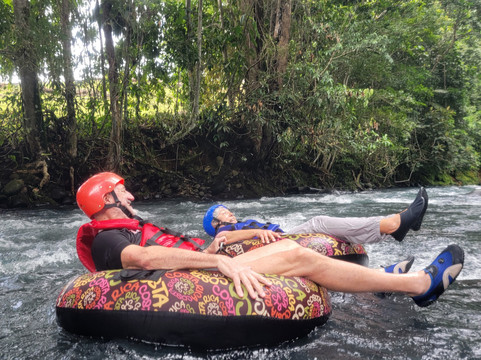 Río Celeste Sloth Tubing Tours-Katira必去景点
