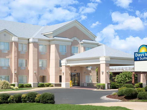 波卡洪塔斯温德姆戴斯套房酒店主图