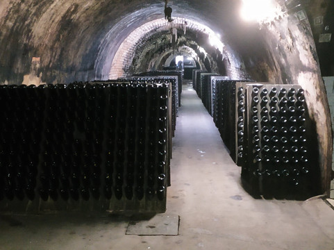 Caves Messias-梅阿利亚达必去景点