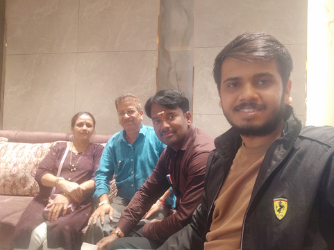 瑞内斯特提鲁帕提酒店主图