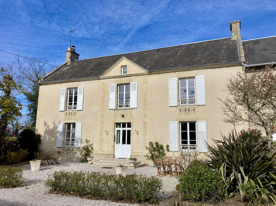 Les Chambres d'Omaha Beach Etablissement Avec Deux Chambres d'Hotes, Petit-Dejeuner Compris Fait-Mai