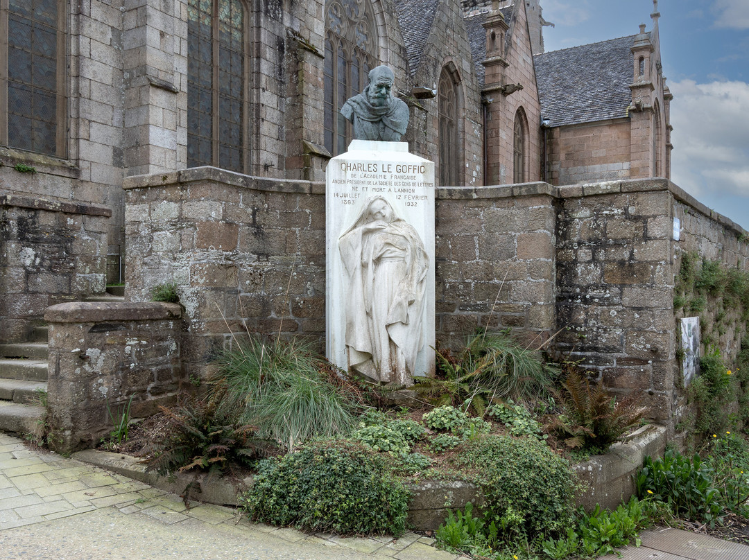 Monument à Charles Le Goffic-拉尼翁必去景点