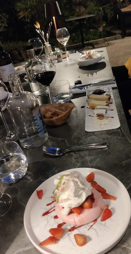 克罗马努酒店主图