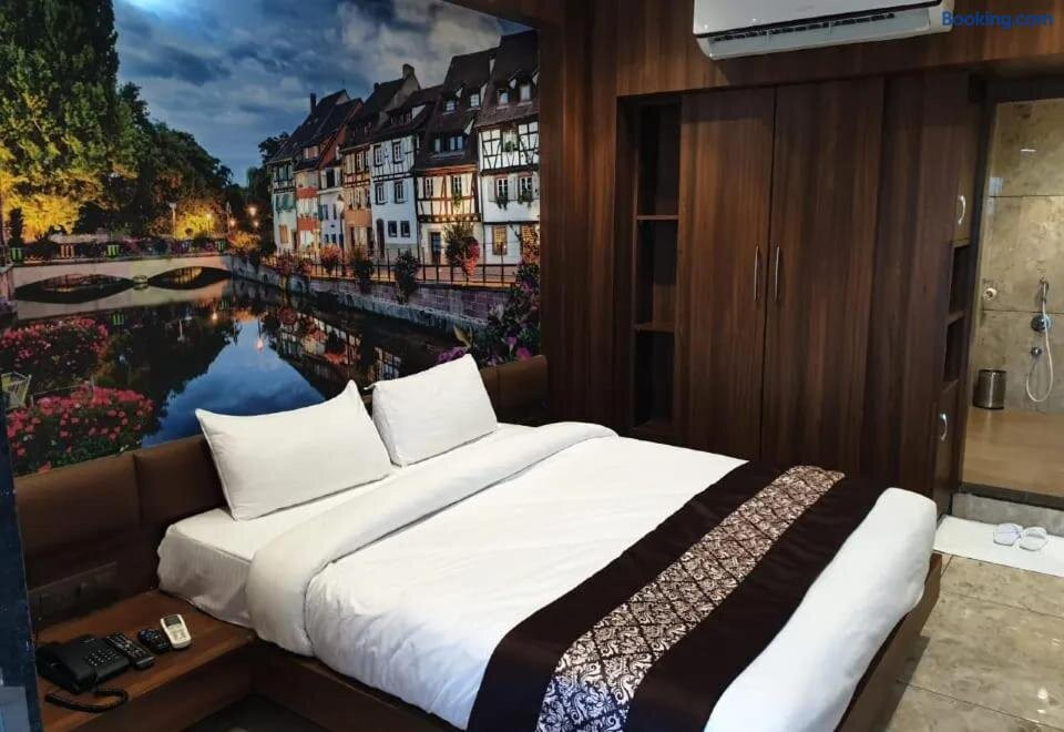 J D Hotel & Guest House