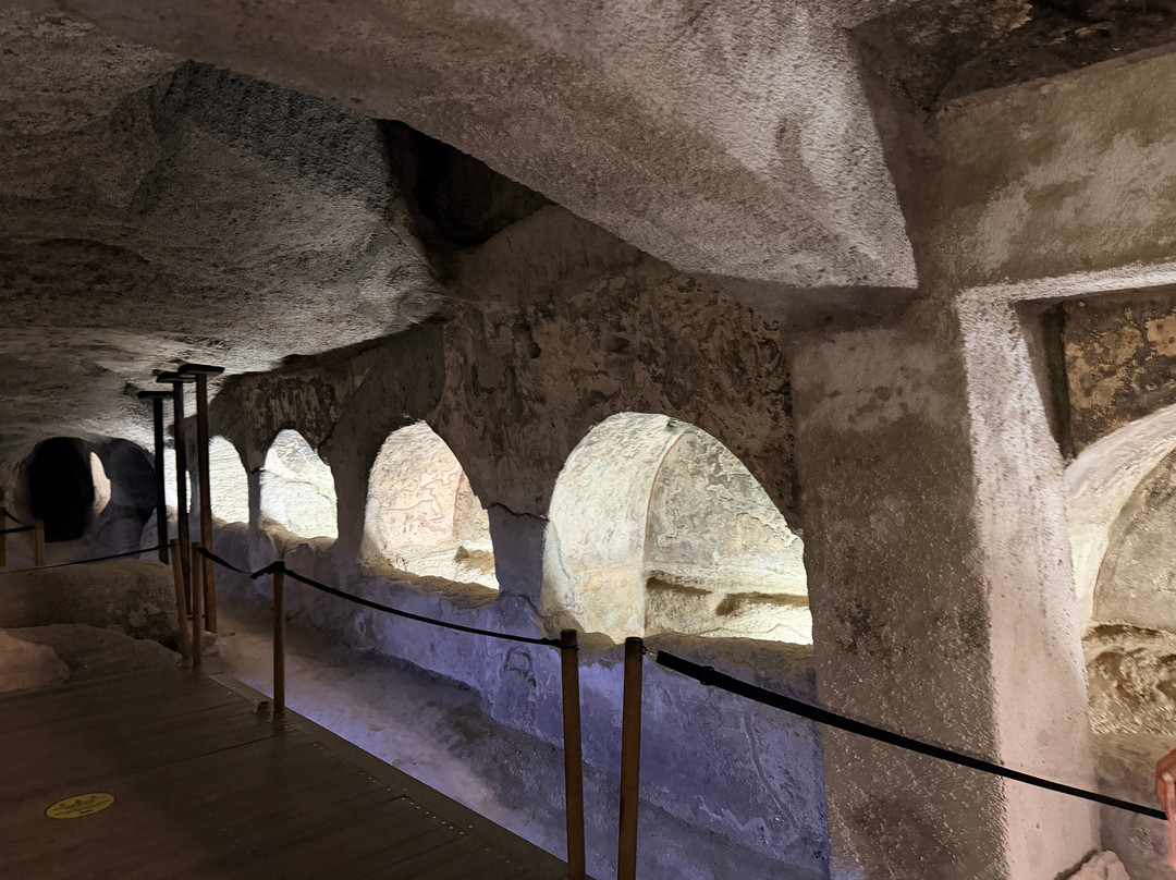 Catacombs of Milos-Tripiti必去景点