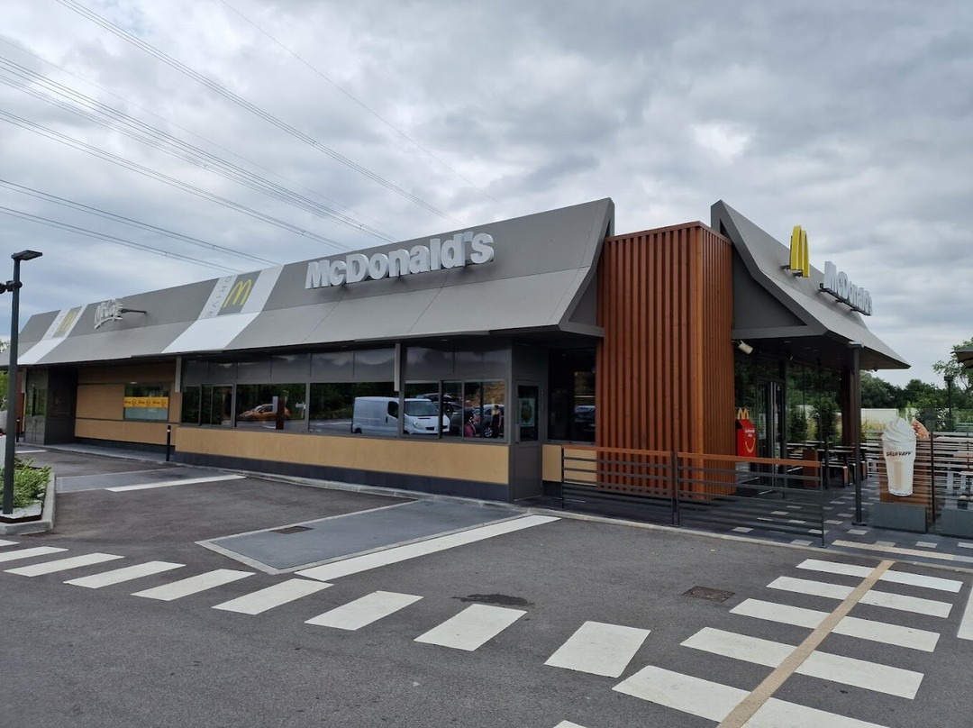 Donneville餐馆和美食-McDonald's Ayguesvives