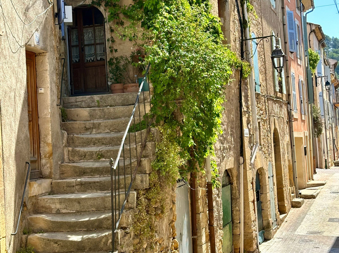 Artelier Provence-Jouques必去景点