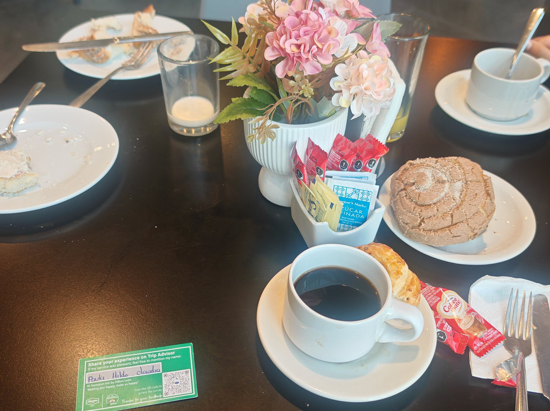 莱昂欢朋酒店主图