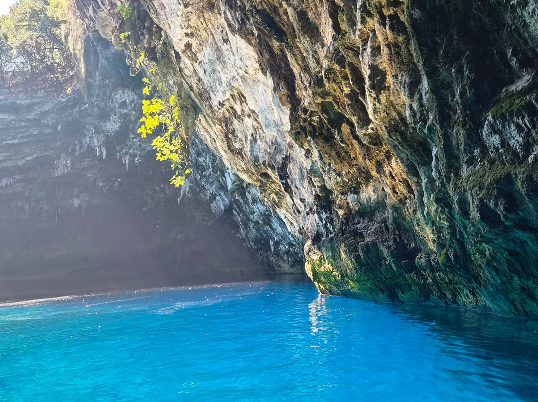 Melissani Cave-Karavomylos必去景点