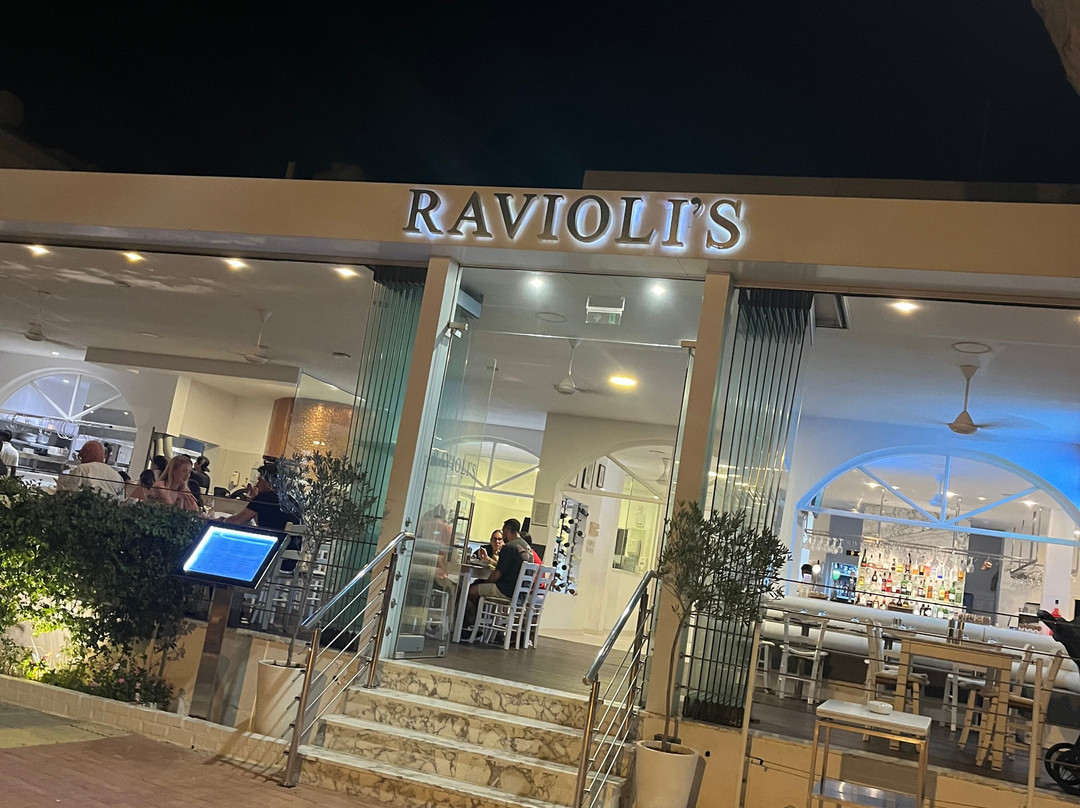 火烈鸟天堂海滩酒店（限成人）主图