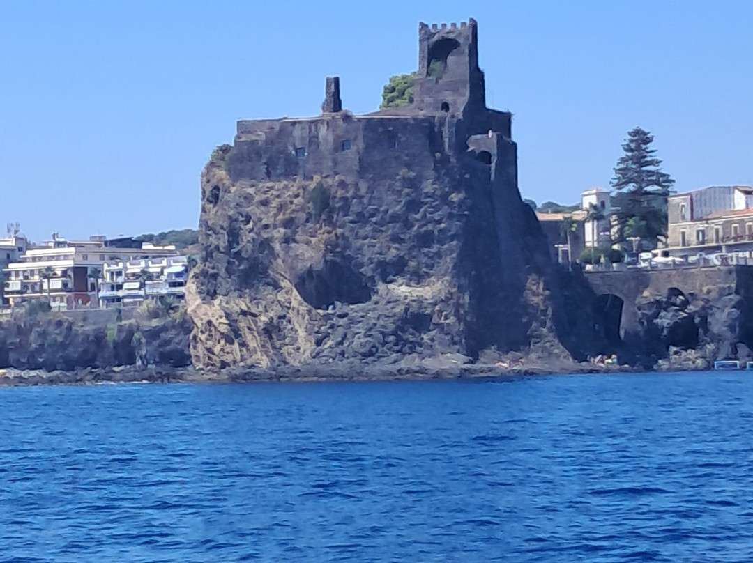 Barca Lachea Tour-Acitrezza必去景点