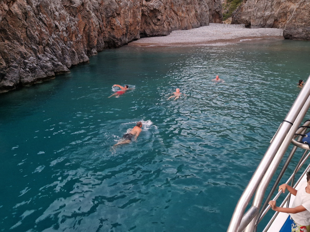Glass Bottom Boat Chytra-Kythira必去景点