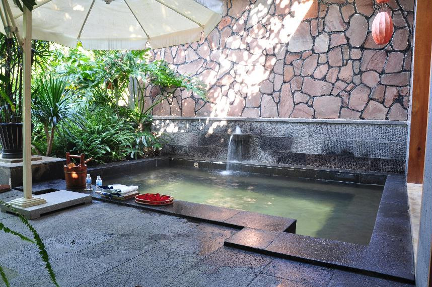 腾冲热海养生阁主图