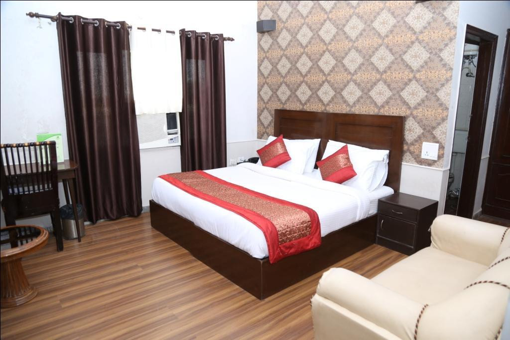 Jalalpur酒店住宿-OYO 1064 Hotel Suryansh