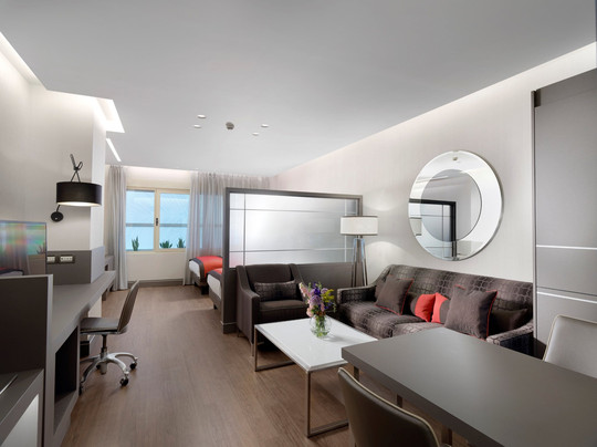 Zografou酒店住宿-假日套房酒店