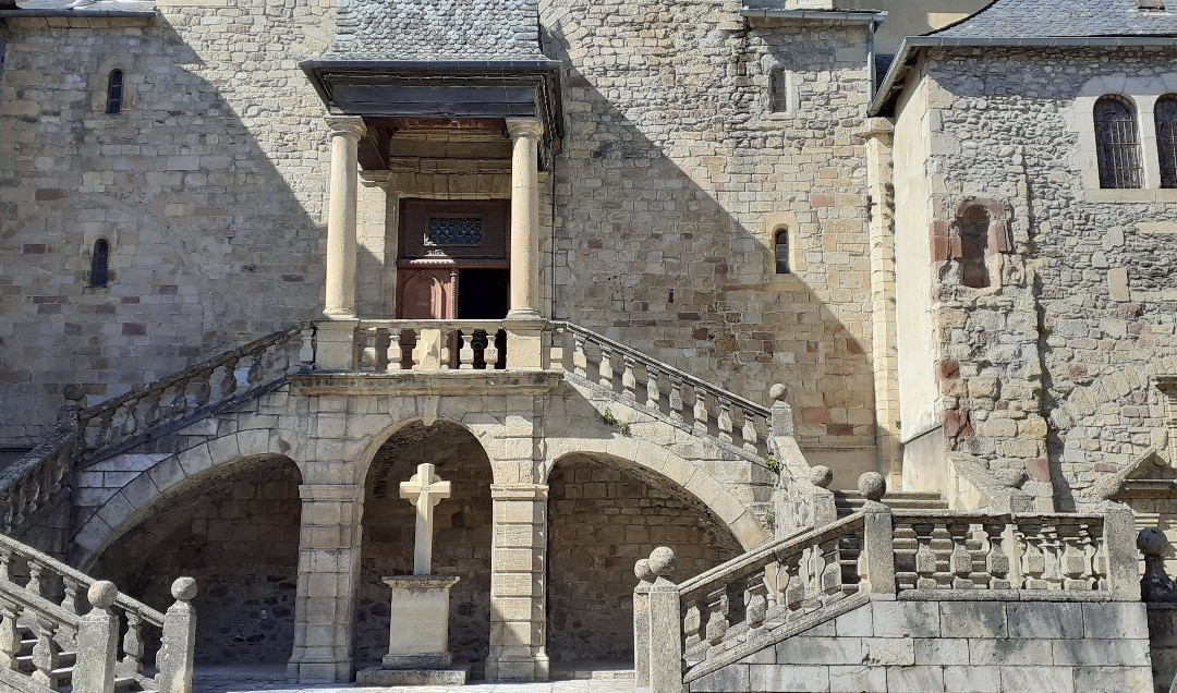 Eglise Saint-Geniez-Saint Geniez d'Olt必去景点