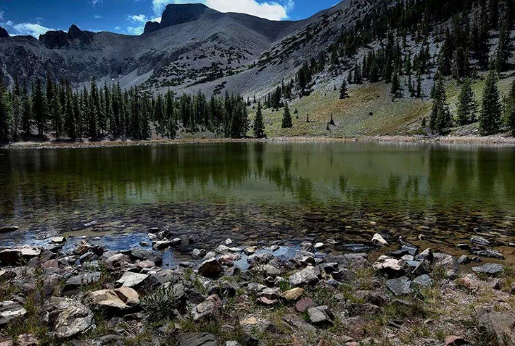 Alpine Lakes Loop景点图片