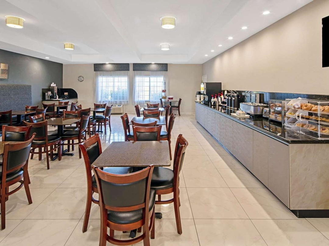 La Quinta Inn Suites By Wyndham Mercedes主图