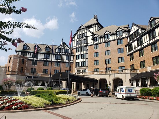 The Hotel Roanoke & Conference Center, Curio Collection By Hilton-浴室