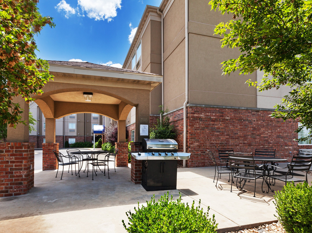 Candlewood Suites St. Robert by IHG主图