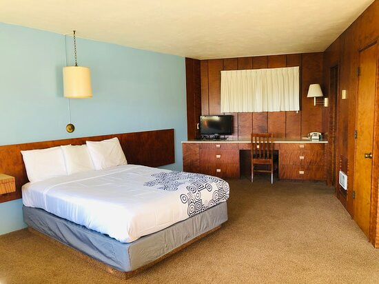 Curly Redwood Lodge主图