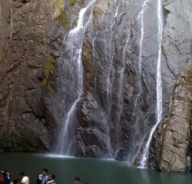 Deogarh旅游景点-Pradhanpat Waterfalls