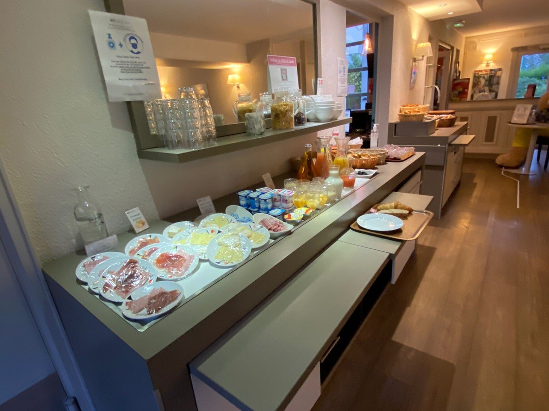 Brit Hotel Essentiel Granville主图