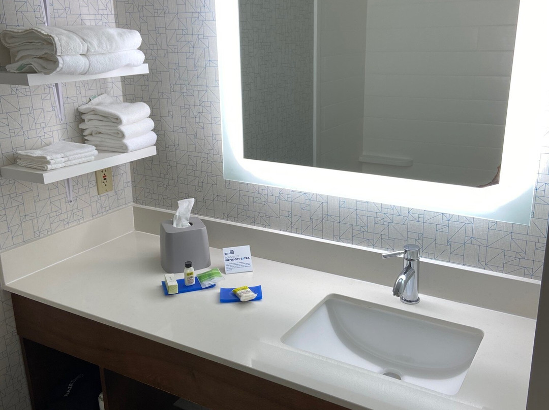 Holiday Inn Express & Suites Lincoln East - White Mountains By IHG主图